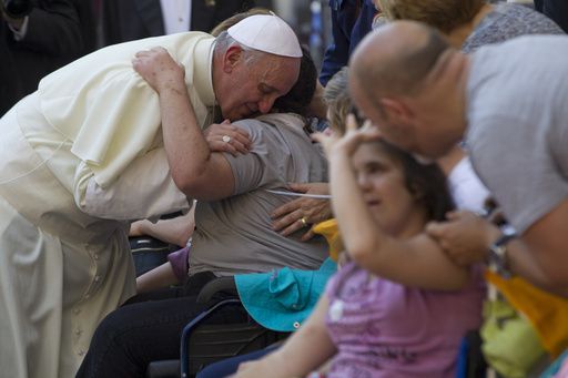 지난 20일(현지시간) 프란치스코 교황이 바티칸에서 JD 밴스 미국 부통령과 만나고 있다. AFP=연합뉴스