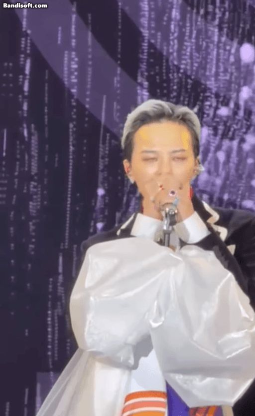 안와르 이브라힘(78) 말레이시아 총리가 직접 촬영한 가수 지드래곤의 아시아태평양경제협력체(APEC) 정상회의 환영 만찬 무대./인스타그램