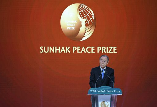 5일 경기도 고양시 일산 킨텍스에서 개최한 '제4회 선학평화상 시상식'에서 설립자 특별상 수상자인 반기문 전 유엔 사무총장이 수상연설을 하고 있다. 남정탁 기자