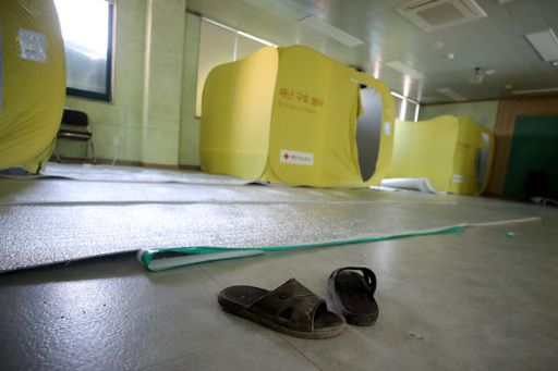 지난 20일 오전 전남 구례군 오곡면 이재민 대피소가 코로나19 확진자 발생으로 폐쇄돼 텅 비어있다. 연합뉴스