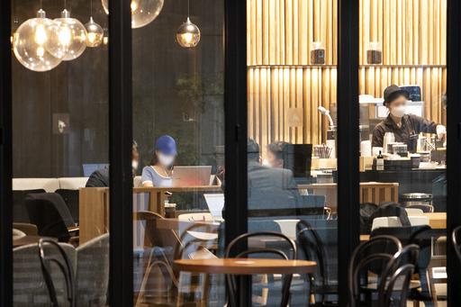 28일 오후 서울 시내의 한 프렌차이즈 카페 모습. 뉴스1