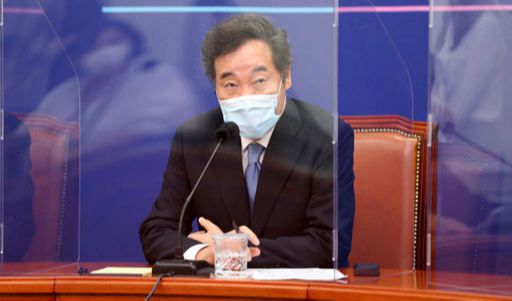 더불어민주당 이낙연 신임 대표가 31일 오후 서울 여의도 국회 당대표실에서 기자간담회를 하고 있다. 뉴시스