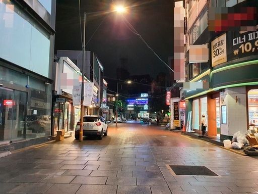 수도권에 강화된 방역 조치가 예고된 지난 29일 오후 11시 40분 서울 종로구 대학로에 사람이 없다. 연합뉴스