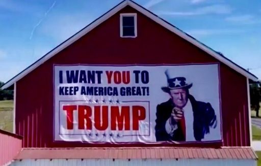 도널드 트럼프 대통령이 SNS에 올린 사진. 그의 열성 지지자가 집 외벽에 그린 포스터로 추정된다. 이는 제1차 세계대전 당시 미국 육군이 활용한 모병 포스터를 패러디한 것이다. 트위터 캡처