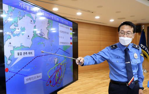 윤성현 해양경찰청 수사정보국장이 29일 오전 인천시 연수구 해양경찰청 2층 대회의실에서 기관별 표류예측 결과를 설명하며 연평도 해상 실종 공무원 수사 중간발표를 하고 있다. 뉴시스