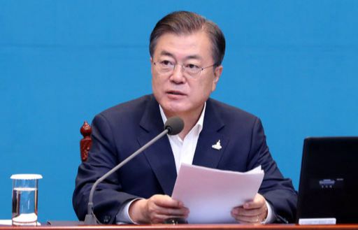 문재인 대통령이 28일 오후 청와대 여민관에서 열린 수석·보좌관회의에 참석해 모두발언을 하고 있다. 뉴시스