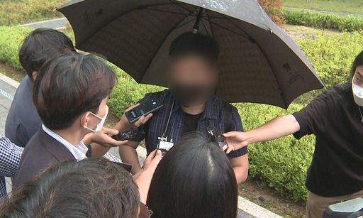 당직사병으로 근무하며 서씨의 휴가 미복귀 보고를 받은 현모씨가 지난 9월 9일 조사를 마치고 서울동부지검을 나서는 모습. 연합뉴스 TV 제공