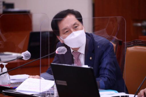 국민의힘 김기현 의원이 7일 서울 여의도 국회에서 열린 외교통일위원회의 외교부에 대한 국정감사에서 질의하고 있다. 연합뉴스