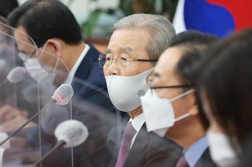 김종인 국민의힘 비상대책위원장이 15일 오전 서울 여의도 국회에서 열린 비상대책위원회의에서 발언하고 있다. 뉴스1