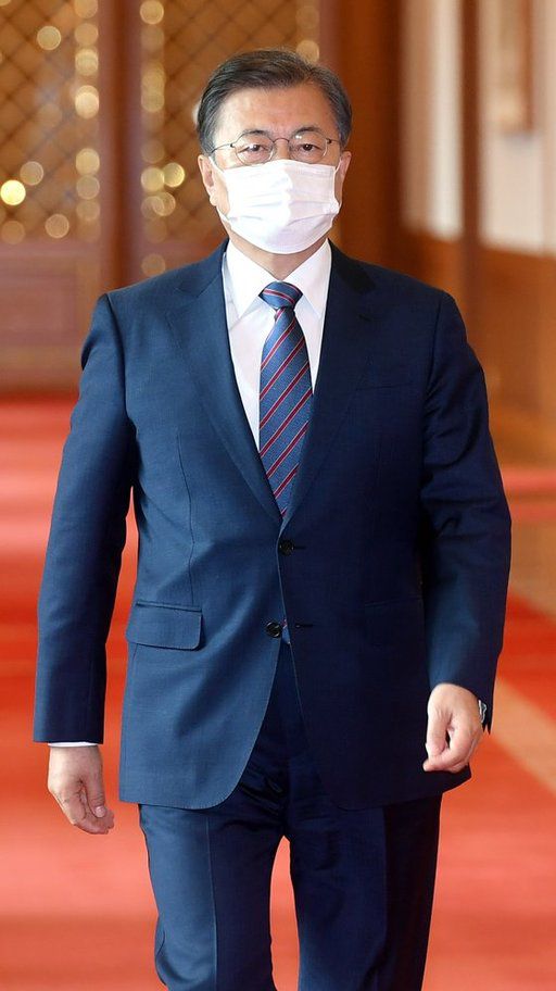 문재인 대통령은 16일 옵티머스자산운용에 거액을 투자한 공공기관에 대한 철저한 조사를 지시했다. 청와대사진기자단