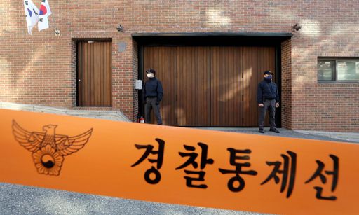 다스(DAS) 실소유 의혹과 관련해 비자금 횡령 및 삼성 뇌물 혐의로 재판에 넘겨진 이명박 전 대통령의 대법원 선고가 내려진 29일 오전 서울 강남구에 위치한 사저 앞이 삼엄하다. 뉴시스