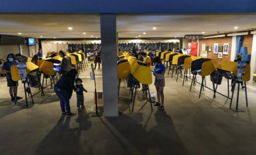 미국 캘리포니아주 로스앤젤레스 시내에 마련된 미국 대통령선거 투표소 모습. 연합뉴스