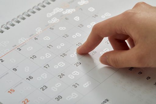 클리어 토너를 활용해 점자를 추가로 인쇄한 달력. 한국후지제록스 제공