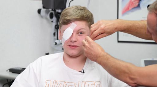 장학금을 받은 소년. 유튜브 '미스터 비스트' 캡처