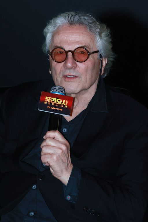 영화 ‘퓨리오사: 매드맥스 사가’의 조지 밀러 감독이 15일 서울 용산구 CGV용산아이파크몰에서 열린 내한 기자간담회에서 질문에 답하고 있다. 연합뉴스