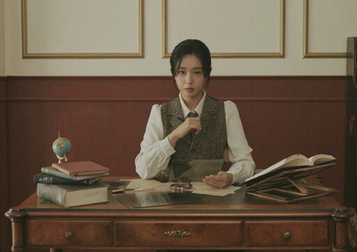 안은진은 7년 만의 연극 복귀작인 ‘사일런트 스카이’에서 위대한 여성 천문학자 헨리에타 레빗 역을 맡아 열연한다. 국립극단 제공