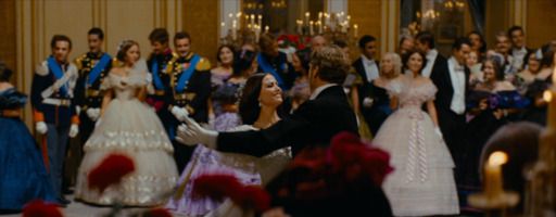 이탈리아의 거장 루키노 비스콘티 감독의 영화 ‘표범’의 한 장면. 1860년대 시칠리아를 무대로 쇠락해 가던 귀족사회의 마지막을 퇴폐적이면서도 낭만적으로 묘사했다. 버트 랭커스터, 알랭 들롱, 클라우디아 카르디날레 등 명배우들이 출연한 이 영화는 1963년 칸국제영화제 최고 영예인 황금종려상을 받았다. 대원씨아이 제공