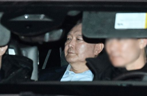 윤석열 대통령이 15일 경기 정부과천청사 고위공직자범죄수사처에서 조사를 마친 뒤 서울구치소로 향하고 있다. 뉴시스