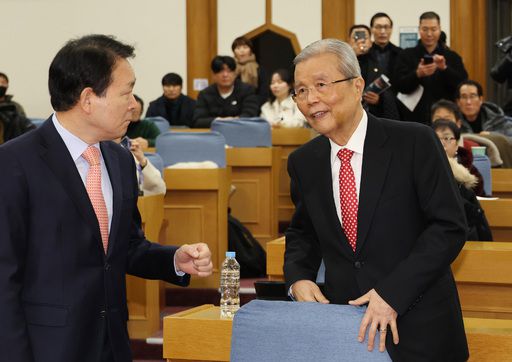 김종인 전 국민의힘 비대위원장이 6일 국회의원회관에서 열린 ‘국가대개조를 위한 개헌 토론회’에 참석하고 있다. 연합뉴스