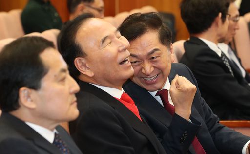 24일 서울 종로구 헌법재판소 대심판정에서 국민의힘 김기현, 박덕흠, 박대출 의원이 앉아 있다. 뉴시스