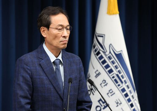 우상호 대통령실 정무수석이 지난 20일 서울 용산구 대통령실 청사에서 이재명 대통령이 이진숙 교육부 장관 후보자를 지명 철회한 사실을 전달하고 있다. 대통령실사진기자단