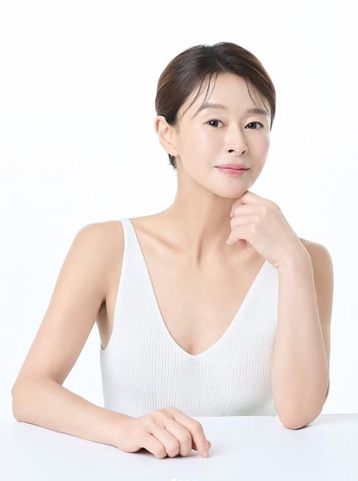 예지원이 2일 글로벌 K-메디칼 브랜드 '오라클' 앰버서더 촬영현장 사진을 공개했다. 예지원 인스타그램