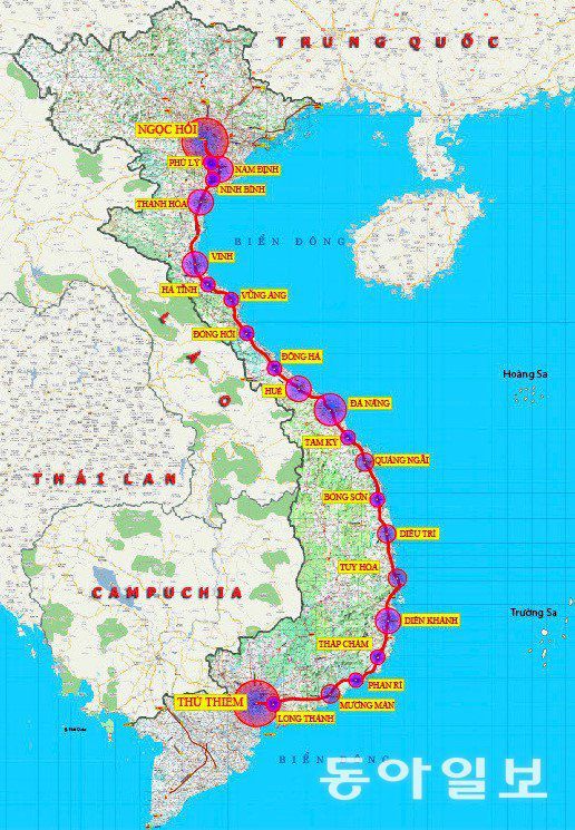 지난해 10월 베트남 국유기업 컨소시엄이 사전 타당성 조사에서 제시한 남북 고속철도 노선도. 하노이 응옥호이역에서 호찌민 투티엠역까지 총 1541㎞이고, 23개 여객역과 5개 화물역을 만든다는 계획이다. 시속 350㎞인 여객용 고속열차를 이용하면 전 구간 운행에 5시간 30분이 걸린다(5개역 정차시). 다만 화물열차는 속도가 훨씬 느릴 수밖에 없다. 일부 전문가들은 여객-화물이 혼합되는 노선이기 때문에 여객열차 속도를 시속 300㎞ 정도로 낮추는 게 맞다고도 지적한다. 여객-화물 열차 속도 차이가 너무 크면 위험할 수 있어서다.