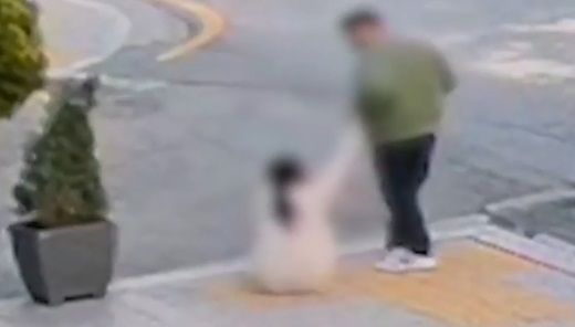 강남에 위치한 유명한 일식집 셰프가 女종업원을 성폭행한 혐의로 경찰 수사를 받고 있는 것으로 알려졌다. MBC뉴스 갈무리