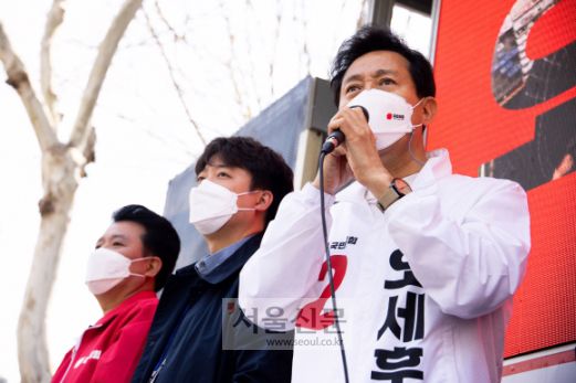 - 국민의힘 오세훈 서울시장 후보가 6일 오전 서울 노원구 상계백병원 앞 사거리에서 유세를 하고 있다. 2021. 4. 6 김명국 선임기자 daunso@seoul.co.kr