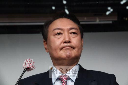 - 국민의힘 윤석열 대선 후보가 5일 서울 여의도 중앙당사에서 선거대책위원회 해산 및 입장 발표 기자회견을 하고 있다.2022. 1. 5 김명국 선임기자