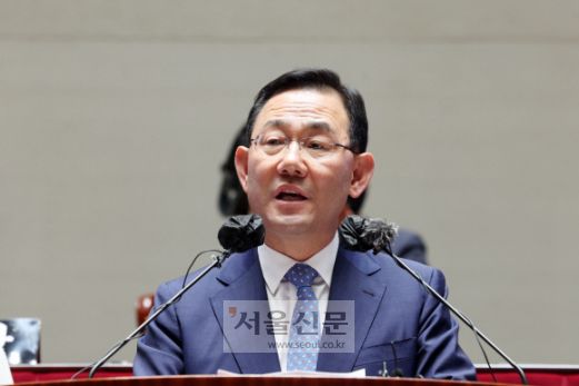 주호영 국민의힘 원내대표가 27일 오후 서울 여의도 국회에서 열린 의원총회에 참석해 모두발언을 하고 있다.2022. 9. 27 오장환 기자