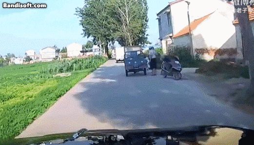 폭염에 폭발한 중국 허난성의 한 도로./웨이보