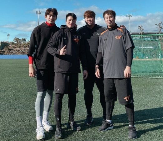 서귀포에서 함께 훈련한 아카데미 멤버들. 왼쪽부터 이태양(SSG), 김기탁(한화), 류현진(토론토), 장민재(한화). / 장민재 인스타그램