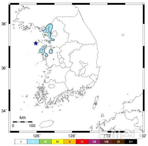 [서울=뉴시스]5일 오전 7시53분59초 충남 태안군 북서쪽 52㎞ 해역에서 규모 3.7의 지진이 발생했다. 이는 올해 들어 한반도에서 발생한 지진 규모 중 1위에 해당한다. 기상청에 따르면 지진 발생 위치는 북위 37.12도, 동경 125.94도다. 지진 발생 깊이는 14㎞다. (사진=기상청 누리집 갈무리) 2025.05.05. photo@newsis.com
