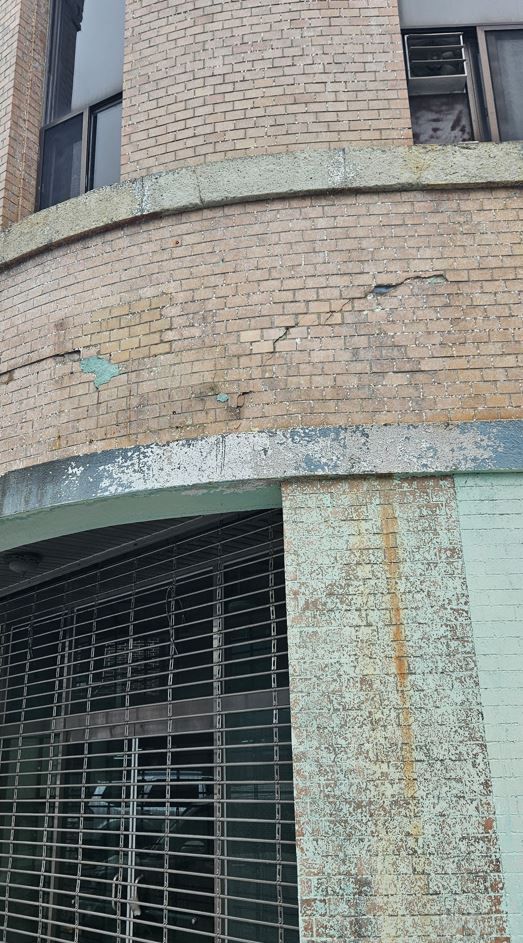 전남 목포 번화로에 있는 적산가옥. 한동안 사용되지 않아 벽면이 훼손됐다. 목포=김빛나 기자