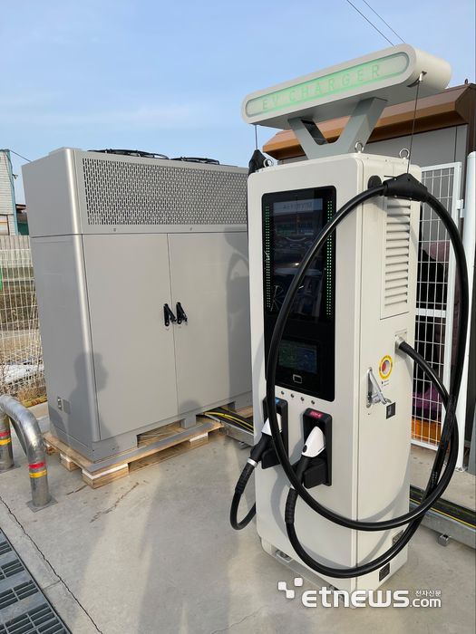 화웨이 기술을 탑재한 블루네트웍스의 전기차 충전기.