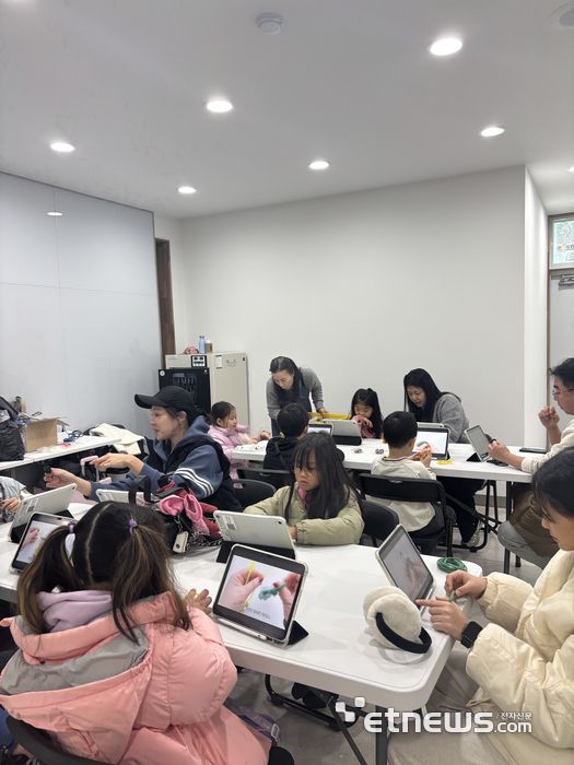 경기도교육청 미래과학교육원이 6일 교원·학생·학부모가 함께하는 융합교육 체험 행사 '미과원 해피온데이'를 운영했다.