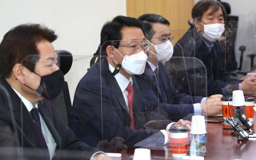 국민의힘 재보궐선거 경선준비위원회는 지난달 100% 국민 여론 조사의 예비 경선룰과 당원 20%, 국민 80%가 반영되는 본 경선룰을 확정했다.(사진=연합뉴스)