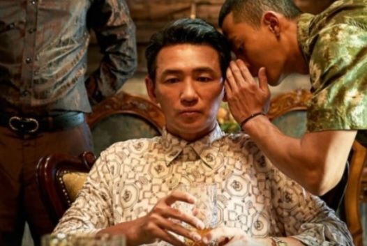 우리에게는 영화 ‘수리남’으로 친숙한 인구 60만명의 남미 국가 수리남에서 1975년 독립 이후 50년만에 처음으로 여성 대통령이 선출됐다. [사진출처 = 영화 ‘수라님’ 영상 캡처]