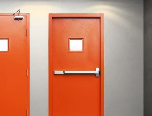 패닉바가 세상에 등장하게 된 것은 역설적이게도 비극적인 죽음들 때문이었다. 자신의 거주지와 직장 비상문(방화문)에 패닉바가 있는지 살펴보자. 참사를 막을 수 있는 최소한의 안전장치다. [사진 출처=Aisco Door]