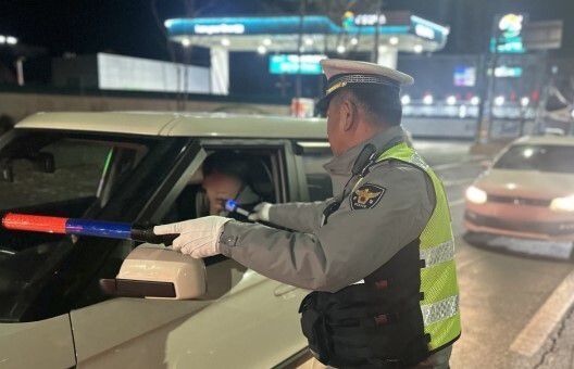 음주 단속 중인 경찰. 연합뉴스