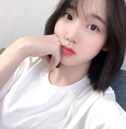 위클리(Weeekly) 지윤의 사소한 인터뷰가 공개됐다. 사진=위클리 공식 SNS