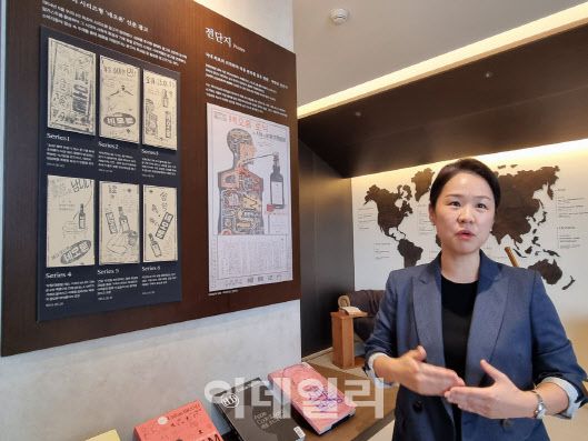 정경인 유한건강생활 상무가 모회사인 유한양행의 역사에 대해 소개하고 있다(사진=유한건강생활)