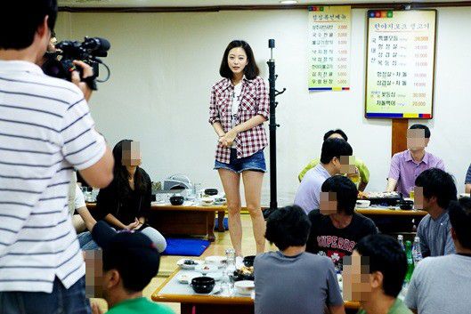 [OSEN=김성락 기자] 24일 오후 서울 중구 레스케이프 호텔에서 주얼리 브랜드의 테마 팝업룸과 패키지 론칭 행사가 진행됐다.배우 한예슬이 행사장을 나서고 있다./ ksl0919@osen.co.kr