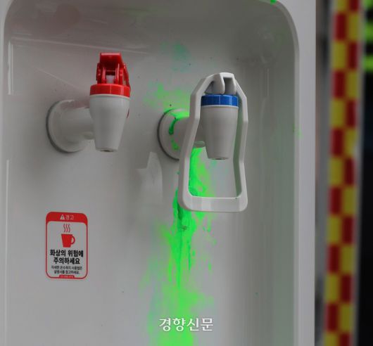 핵오염수 정수기 모형 /김창길기자