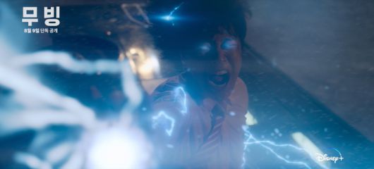 드라마화된 <무빙>에 새롭게 등장하는 캐릭터인 전계도(차태현). 월트디즈니 컴퍼니 코리아 제공.