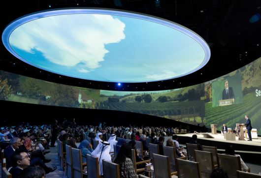 토니 블링컨 미국 국무장관이 2023년 12월 1일(현지시간) 아랍에미리트 두바이에서 열린 COP28 기후정상회 부대행사에서 기후 변화에 직면한 식량시스템의 변화에 관해 연설하고 있다. 로이터연합뉴스