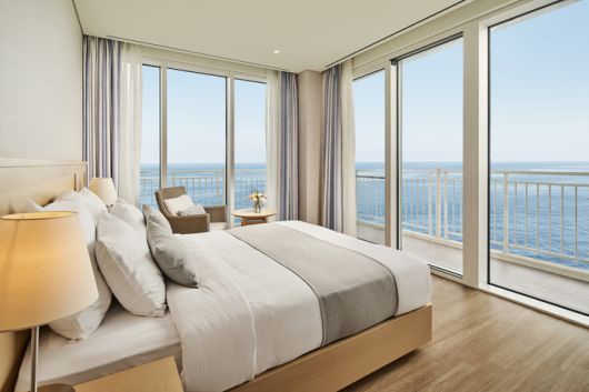 3면이 바다로 둘러싸인 속초 해안에 문을 연 롯데리조트속초는 모든 객실에서 바다가 보인다.  롯데리조트 제공