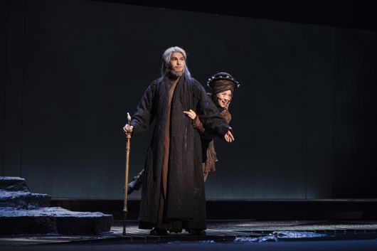 창극 ‘리어’에서 리어(김준수)와 광대(민은경). 국립극장 제공