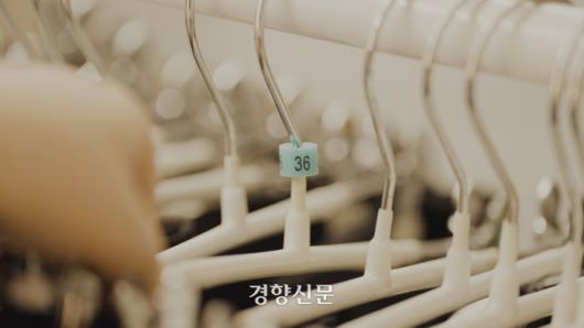 의류브랜드 ‘66100’ 매장에서는 기성복의 표준 치수보다 큰 다양한 스타일의 플러스 사이즈 의류를 판매하고 있다. 백준서·양다영 PD